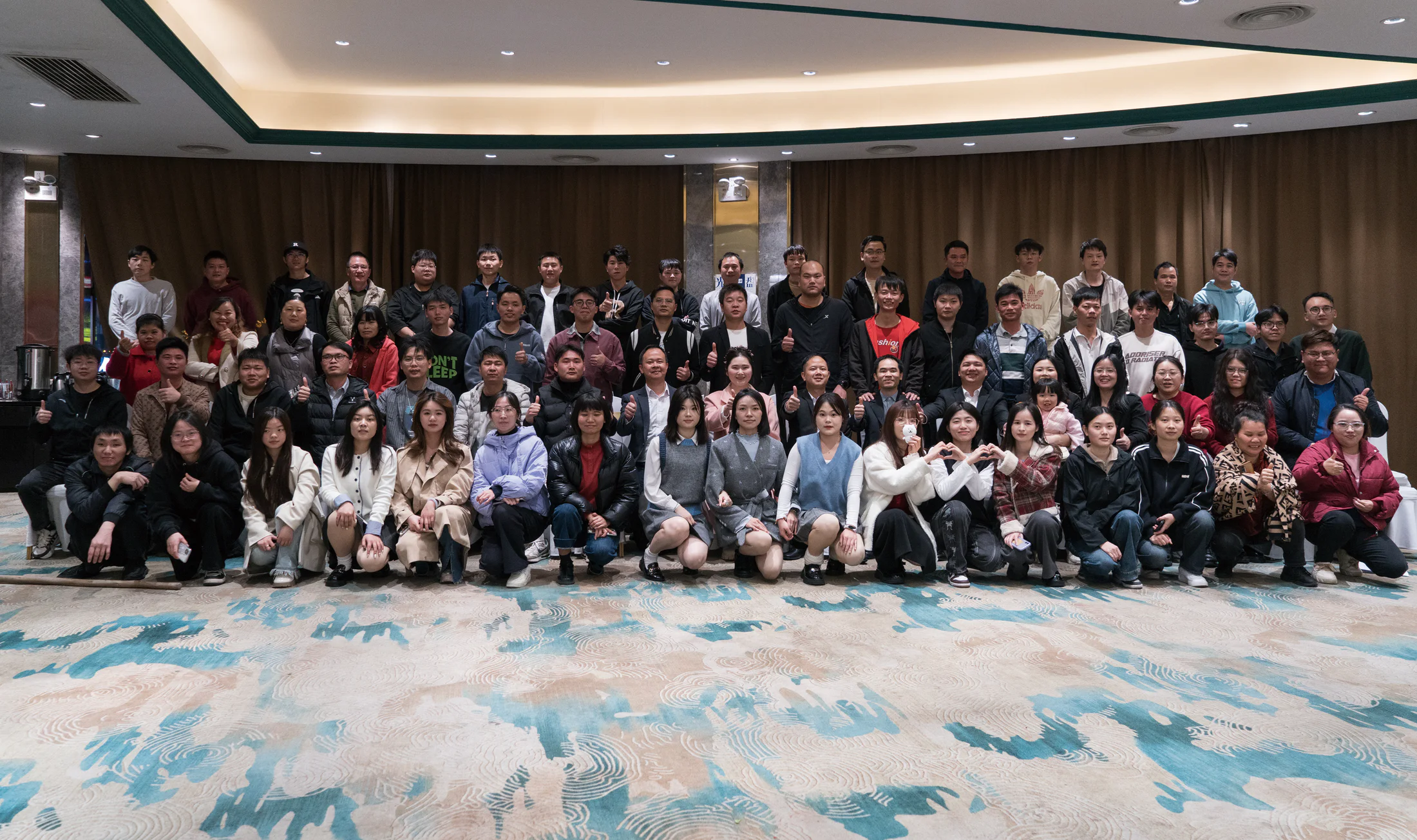 Maxkgo factory team group photo